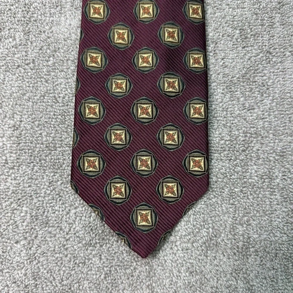 JZ Richards Mens Silk Tie Burgundy Medallion Handmade USA Wilsons 58.5in